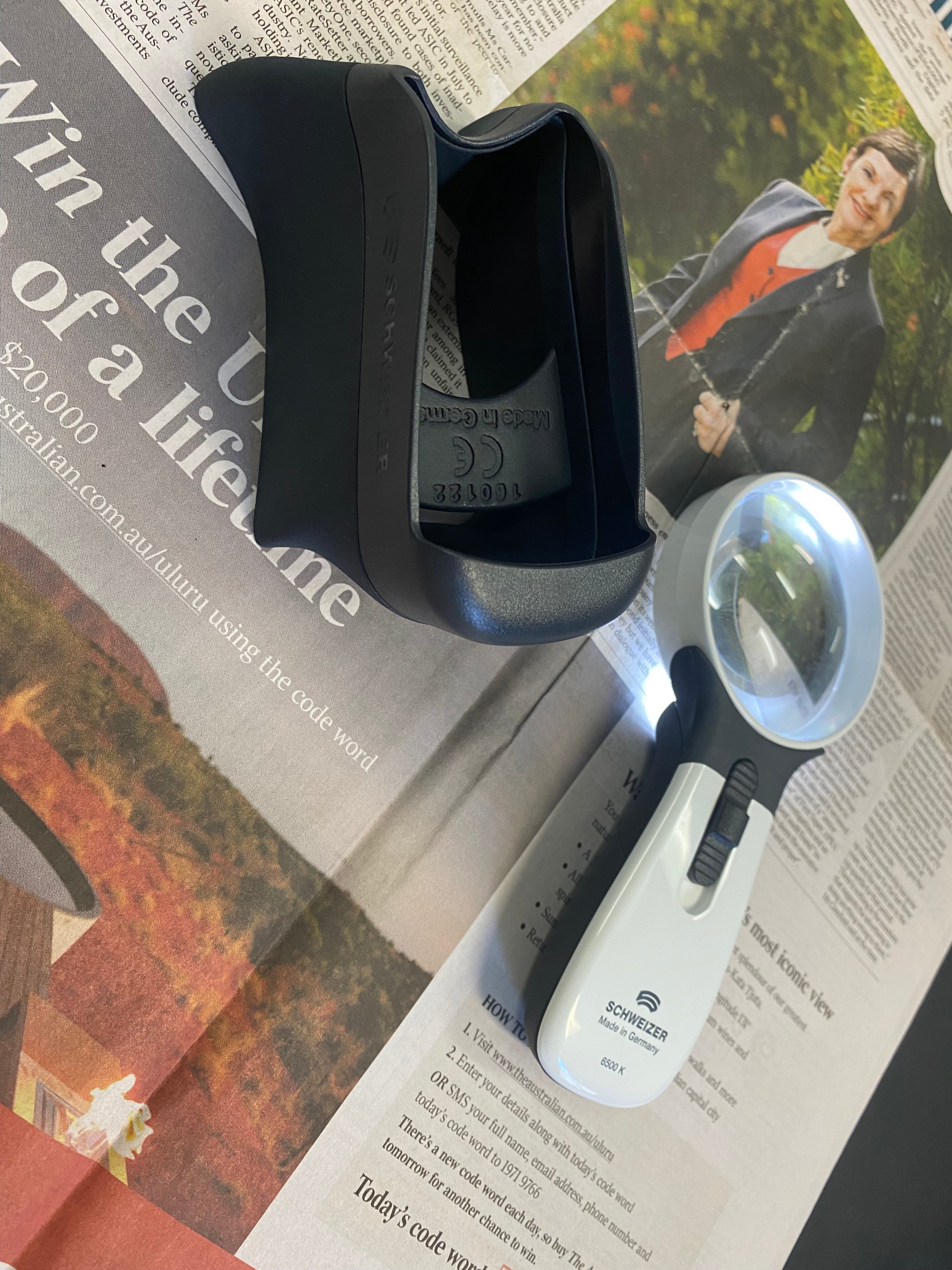 Base for ERGO-Lux hand held magnifiers – Glaucoma Australia